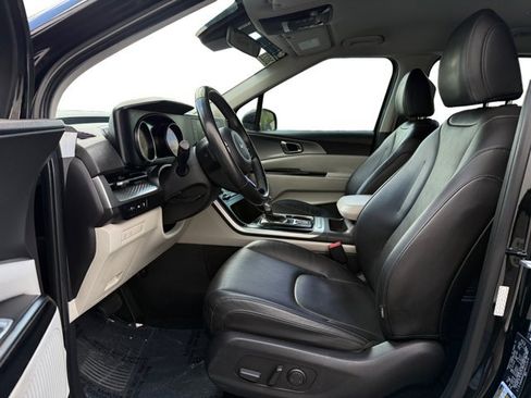 Used 2022 Kia Carnival LX FWD image 10