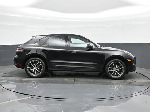 Certified 2025 Porsche Macan AWD/4WD image 10