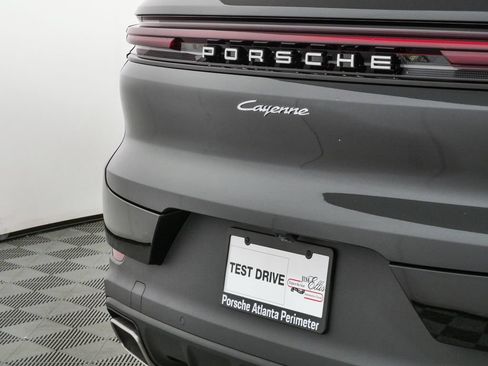 Used 2026 Porsche Cayenne AWD/4WD image 28