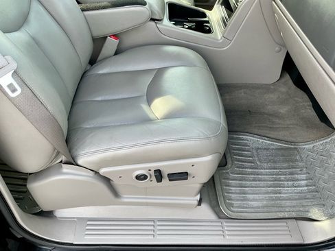 Used 2005 Chevrolet Avalanche Z66 w/ Sun And Sound Package image 24