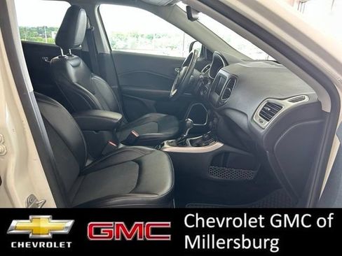 Used 2019 Jeep Compass Latitude w/ Cold Weather Group AWD/4WD image 22