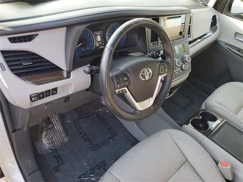 Used 2016 Toyota Sienna XLE Premium image 17