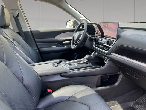 Used 2025 Toyota Grand Highlander AWD Hybrid image 17