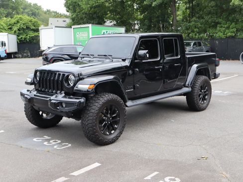 Used 2023 Jeep Gladiator Overland AWD/4WD image 16