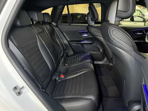 Used 2025 Mercedes-Benz GLC 300 4MATIC image 12