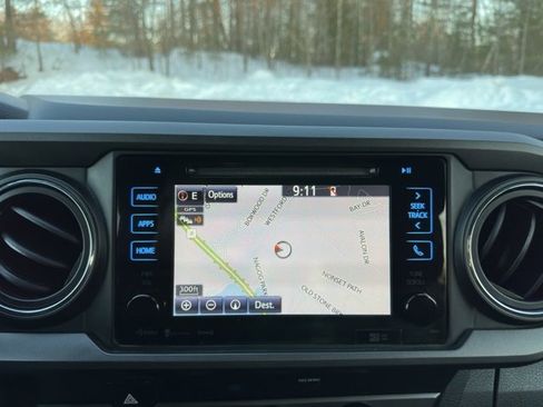 Used 2019 Toyota Tacoma TRD Sport image 10