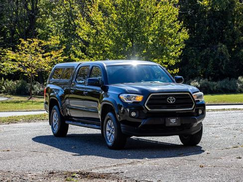 Used 2016 Toyota Tacoma SR5 image 2