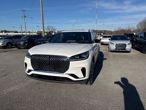 Used 2025 Lincoln Aviator Reserve w/ Illumination Package image 4