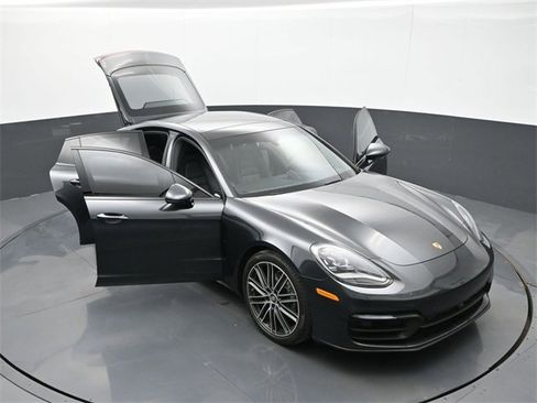 Used 2021 Porsche Panamera 4 image 30