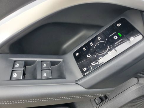 Used 2025 Audi Q5 Premium w/ Convenience Package image 21