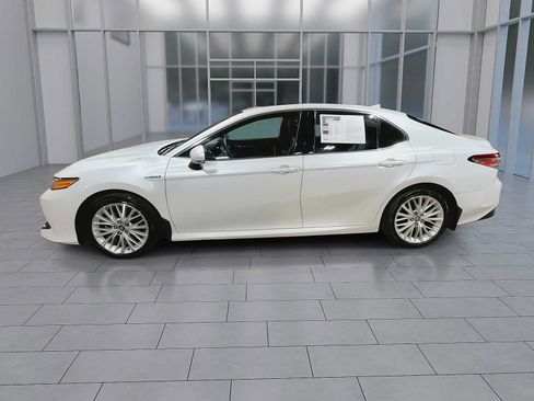 Certified 2018 Toyota Camry XLE w/ Audio Package FWD image 5