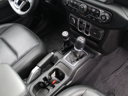 Used 2021 Jeep Wrangler Unlimited Sahara image 14