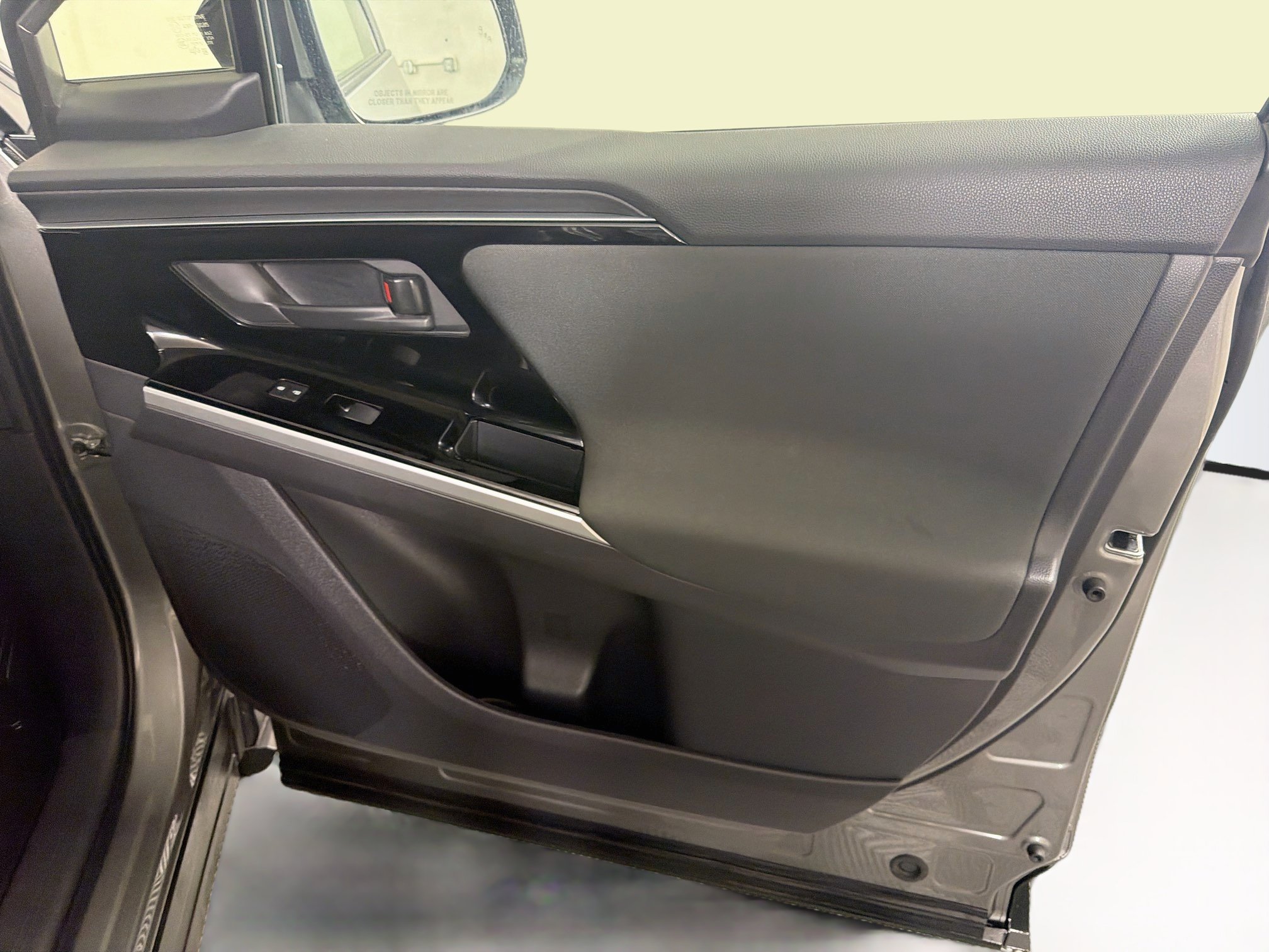 Used 2023 Subaru Solterra AWD image 30
