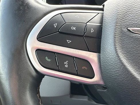 Used 2018 Chrysler Pacifica Touring-L Plus FWD image 13