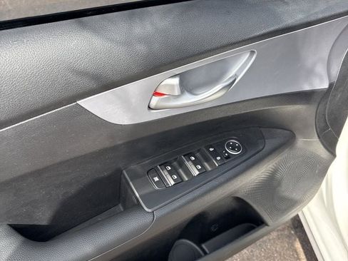 Used 2024 Kia Forte LXS FWD image 11