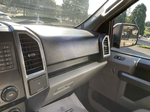 Used 2016 Ford F150 XLT AWD/4WD image 23