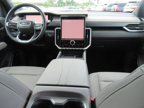 Used 2024 GMC Acadia Elevation w/ Luxury Package FWD image 12