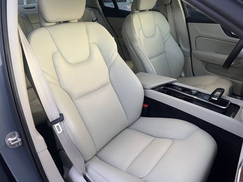 Used 2022 Volvo S60 B5 Momentum AWD/4WD image 26