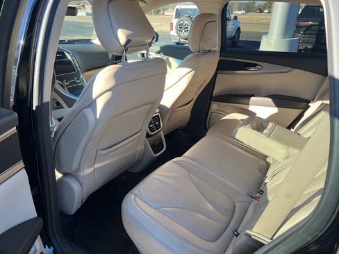 Used 2020 Lincoln Nautilus Premier w/ Equipment Group 101A image 17