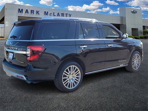 Used 2022 Ford Expedition Platinum image 3