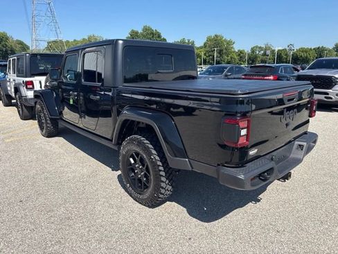 Used 2025 Jeep Gladiator Sport AWD/4WD image 3