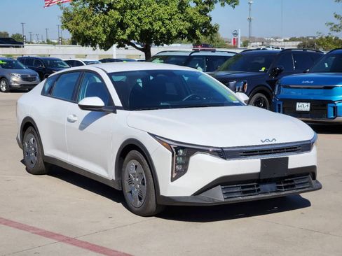 Used 2025 Kia K4 FWD image 2
