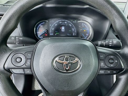 Used 2025 Toyota RAV4 XLE AWD/4WD image 16