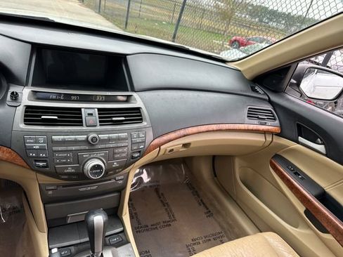 Used 2011 Honda Accord EX-L image 18