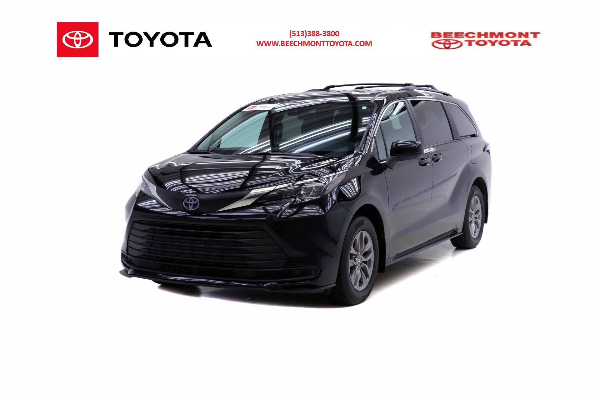 Certified 2025 Toyota Sienna LE AWD/4WD image 1