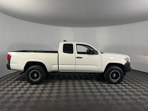 Used 2022 Toyota Tacoma SR image 5