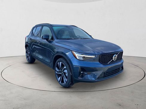 New 2026 Volvo XC40 B5 Plus w/ Protection Package Premier AWD/4WD image 6