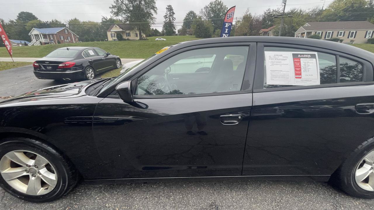 Used 2012 Dodge Charger SE RWD image 3