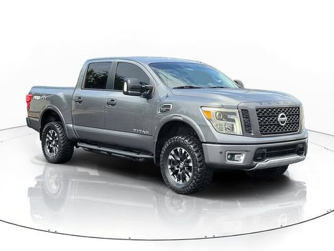 Used 2017 Nissan Titan PRO-4X w/ Pro-4x Convenience Package AWD/4WD image 3