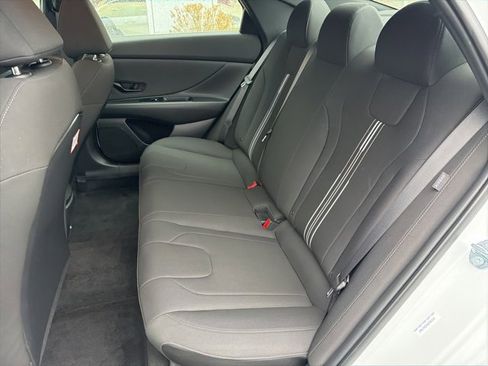 Used 2025 Hyundai Elantra Sport image 28