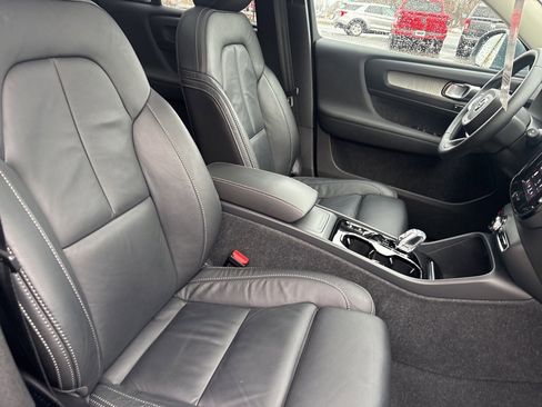 Certified 2023 Volvo XC40 B5 Ultimate w/ Protection Package Premier image 42