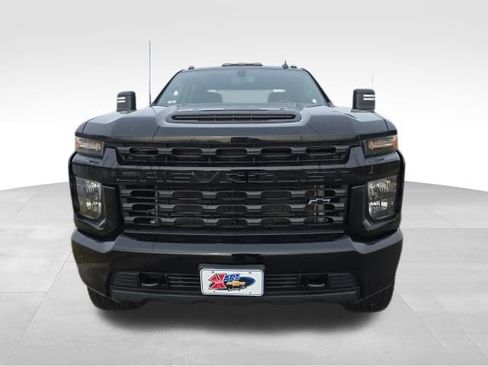 Used 2022 Chevrolet Silverado 2500 Custom w/ Custom Value Package image 3