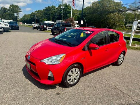 Used 2014 Toyota Prius C Two image 1