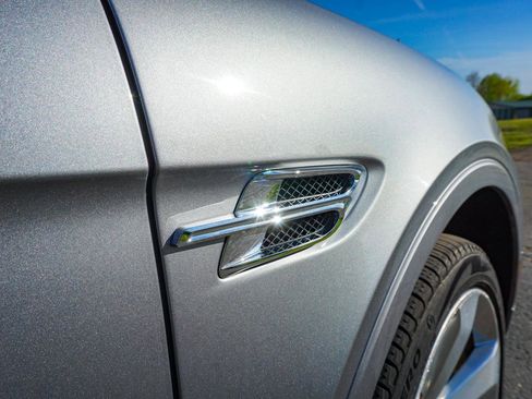 Used 2017 Bentley Bentayga AWD/4WD image 67