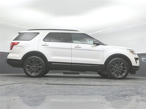 Certified 2018 Ford Explorer XLT w/ Equipment Group 202A image 44