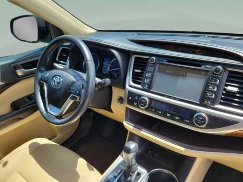 Used 2018 Toyota Highlander Limited FWD image 19