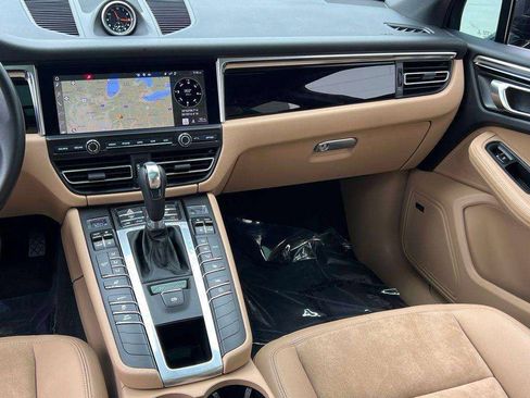Used 2021 Porsche Macan AWD/4WD image 24