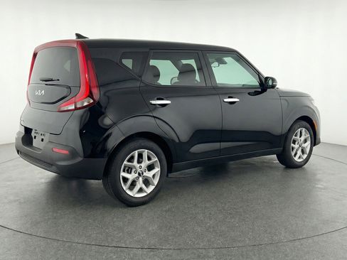 Used 2025 Kia Soul LX w/ LX Technology Package FWD image 9