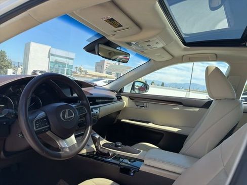 Used 2017 Lexus ES 350 w/ Premium Package image 4