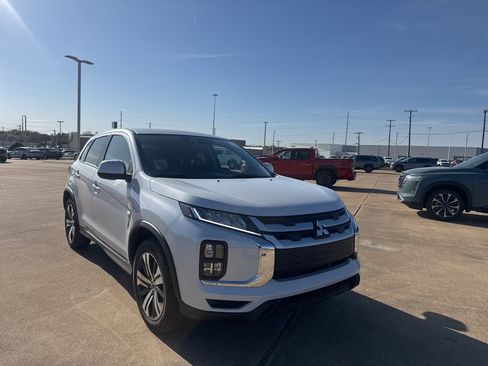 Used 2024 Mitsubishi Outlander Sport ES image 1