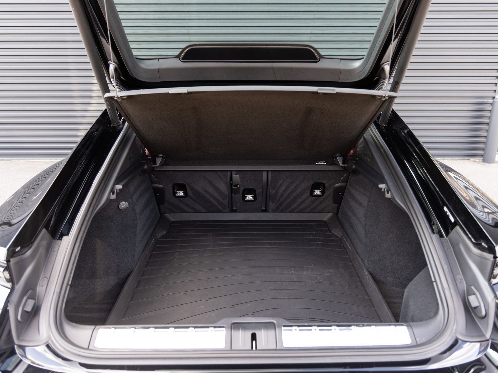 Certified 2025 Porsche Panamera RWD image 27