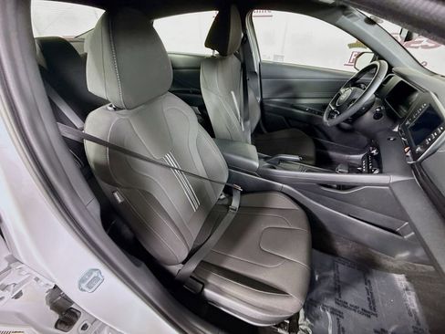 Certified 2025 Hyundai Elantra Sport image 28