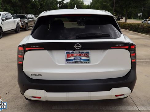 Used 2025 Nissan Kicks SV FWD image 4