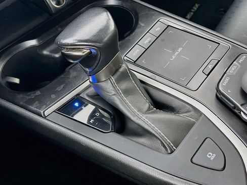 Used 2019 Lexus UX 200 w/ Accessory Package FWD image 18