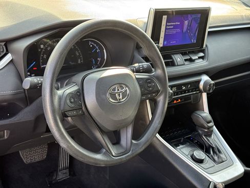 Used 2025 Toyota RAV4 XLE image 18