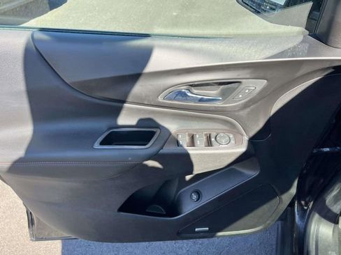 Used 2022 Chevrolet Equinox RS w/ RS Leather Package FWD image 17